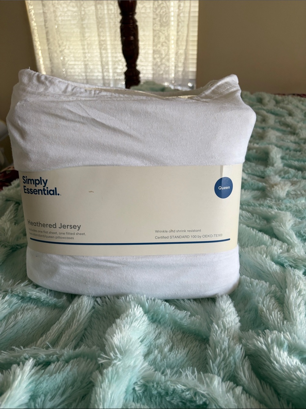 Que White Heathered Jersey Queen Fitted Sheet and one Flat sheet